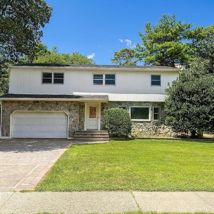 North Babylon, NY 11703,4 Terry CT