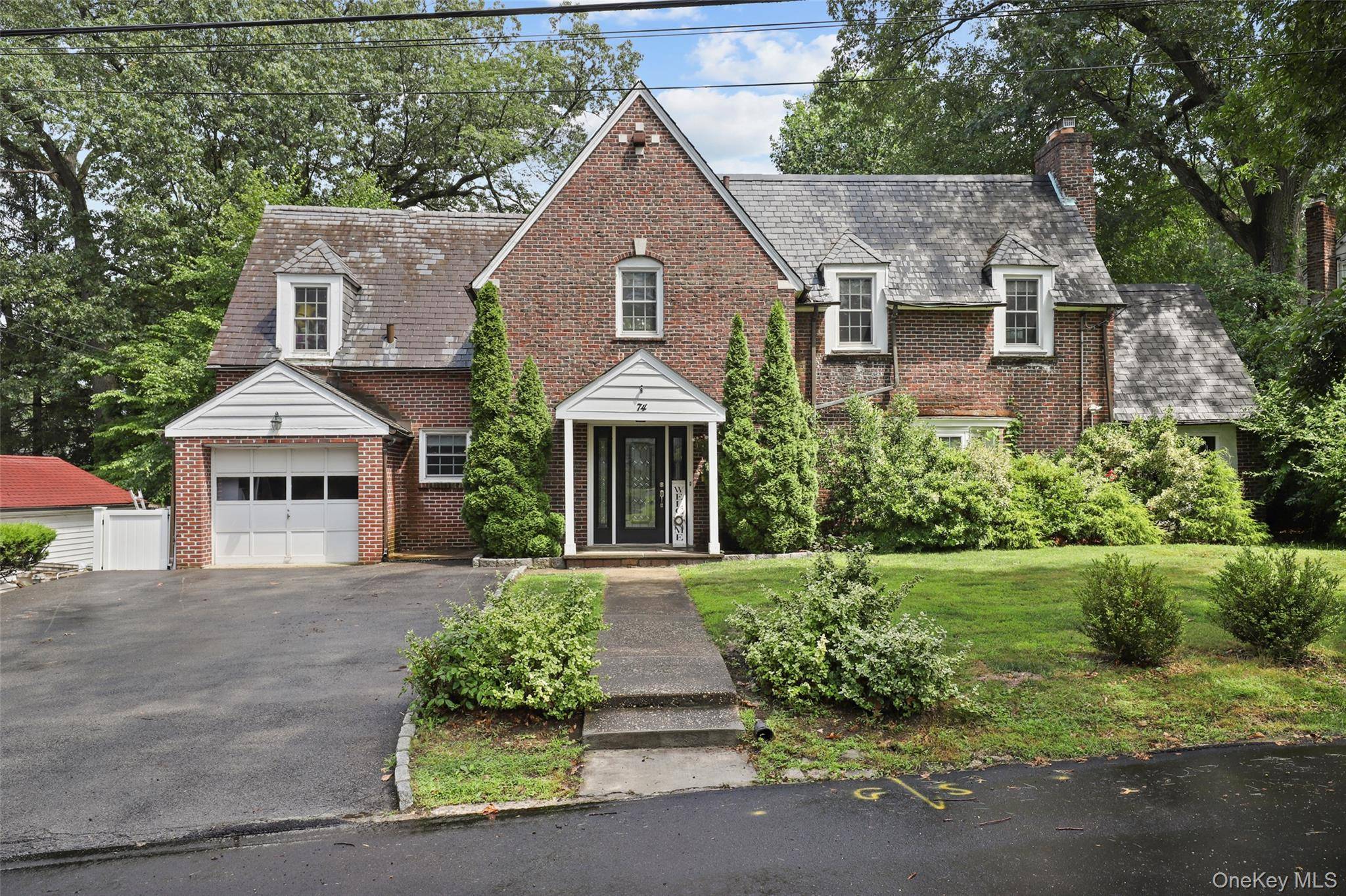 Yonkers, NY 10710,74 Chester DR