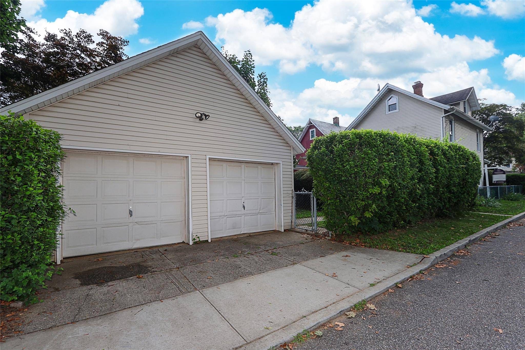 Glen Cove, NY 11542,46 Coles ST
