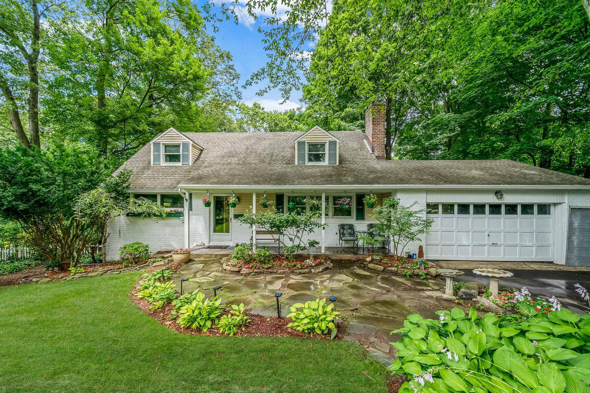 Huntington, NY 11743,30 Bellaire DR