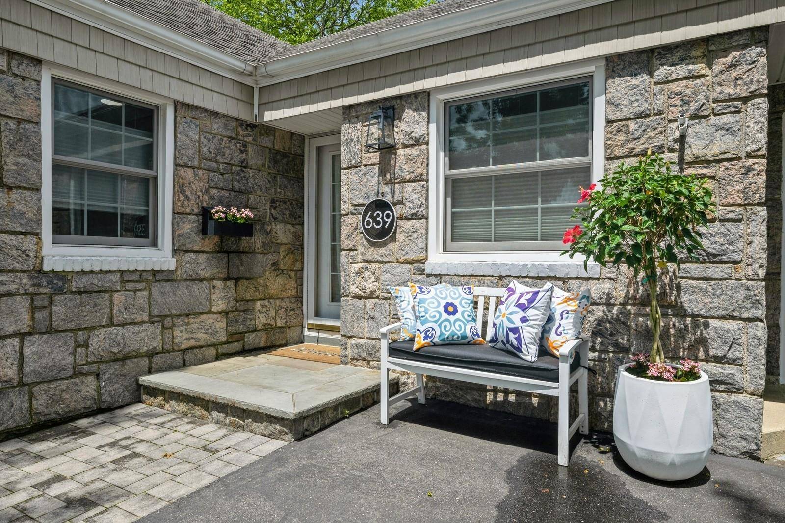 Rockville Centre, NY 11570,639 Lakeview AVE