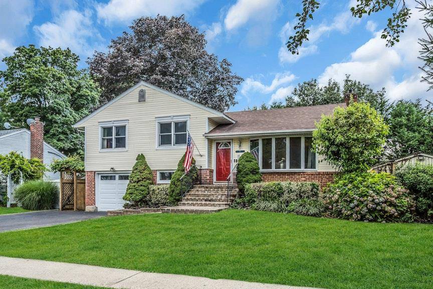 Syosset, NY 11791,73 Humphrey DR