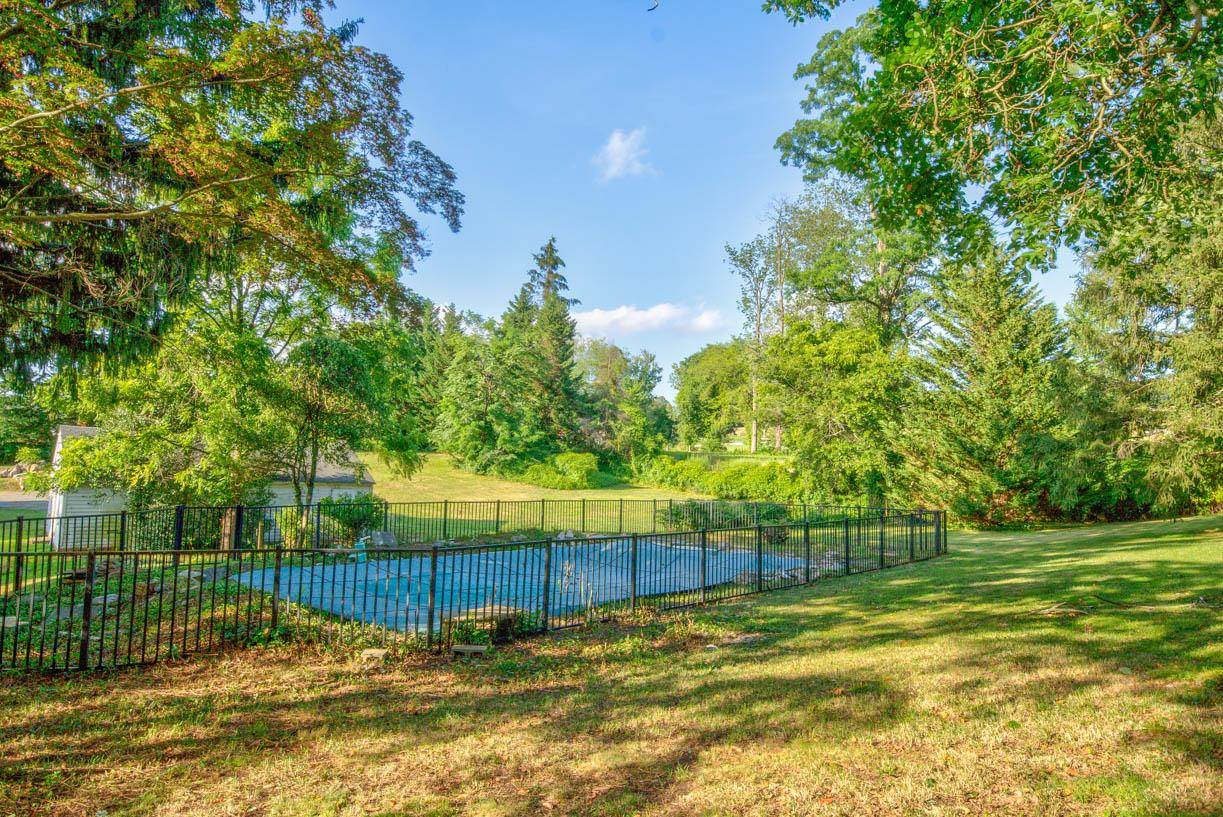 Roslyn Harbor, NY 11576,720 Motts Cove RD