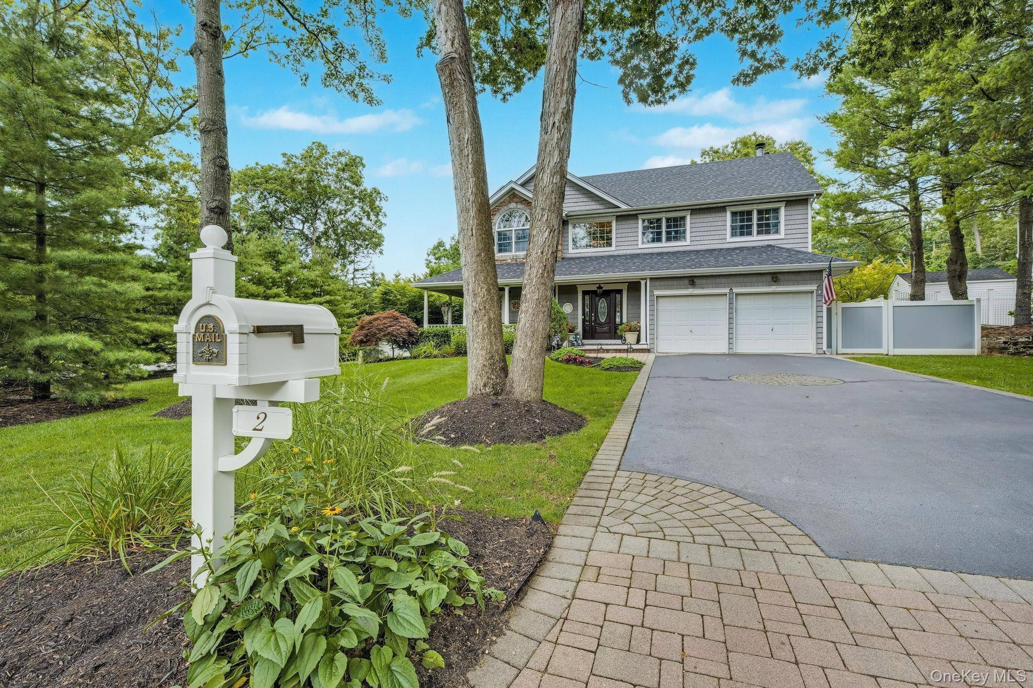 Smithtown, NY 11787,2 Whispering Woods DR