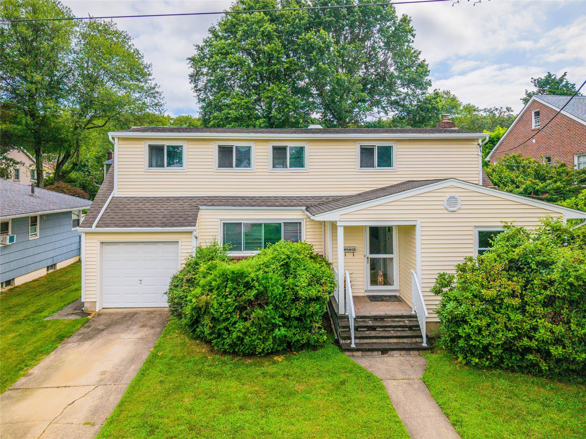 Great Neck, NY 11021,60 Jayson AVE