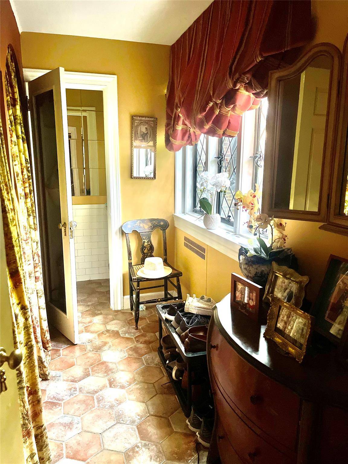 Glen Cove, NY 11542,118 Highland RD