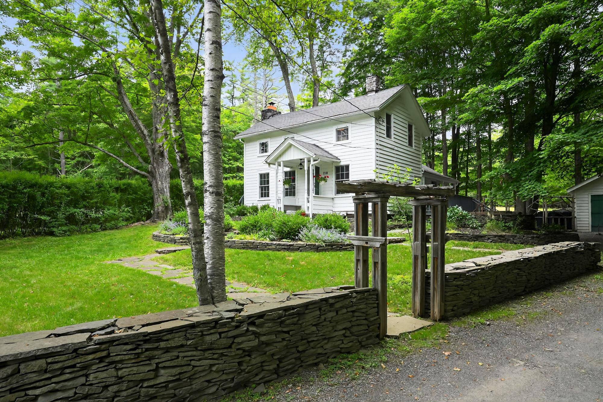 Woodstock, NY 12498,2318 Glasco TPKE