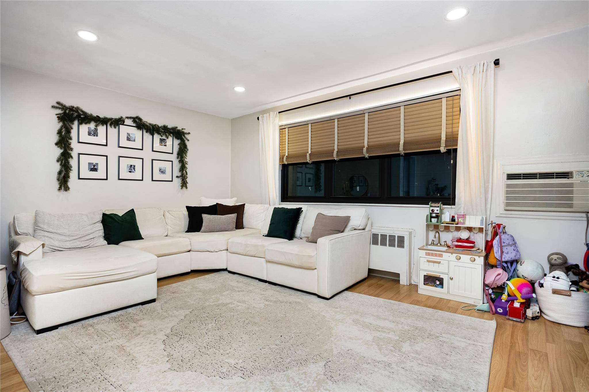 Howard Beach, NY 11414,8136 156th AVE #241