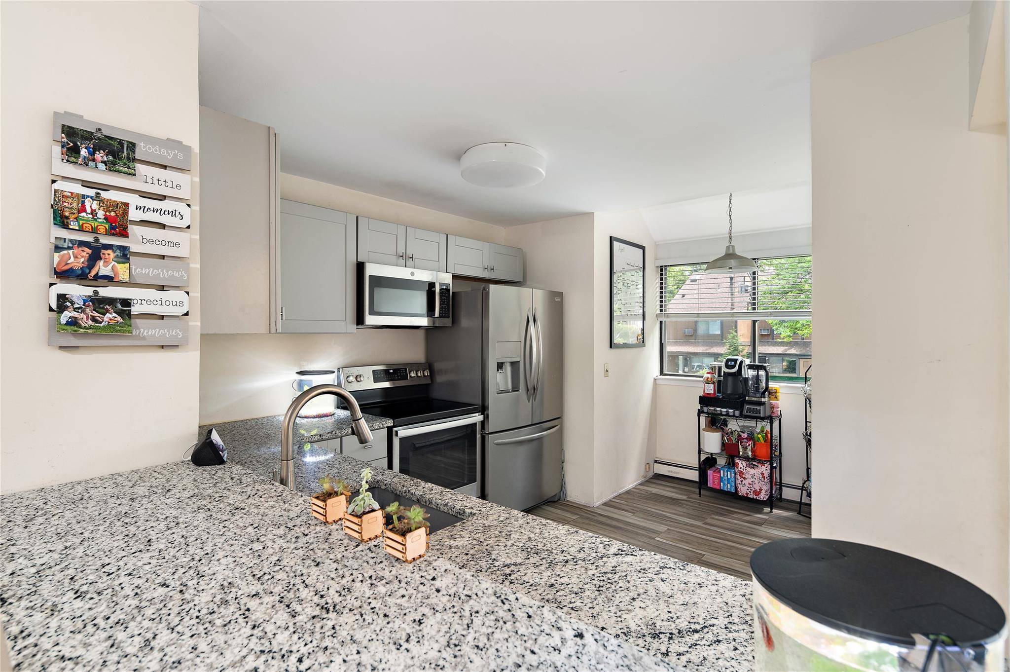 Dobbs Ferry, NY 10522,26 Round Hill RD