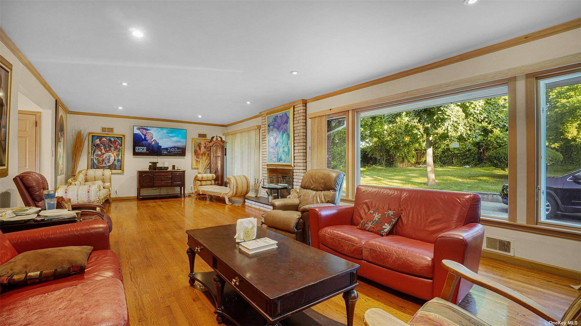 Hempstead, NY 11550,140 Long DR