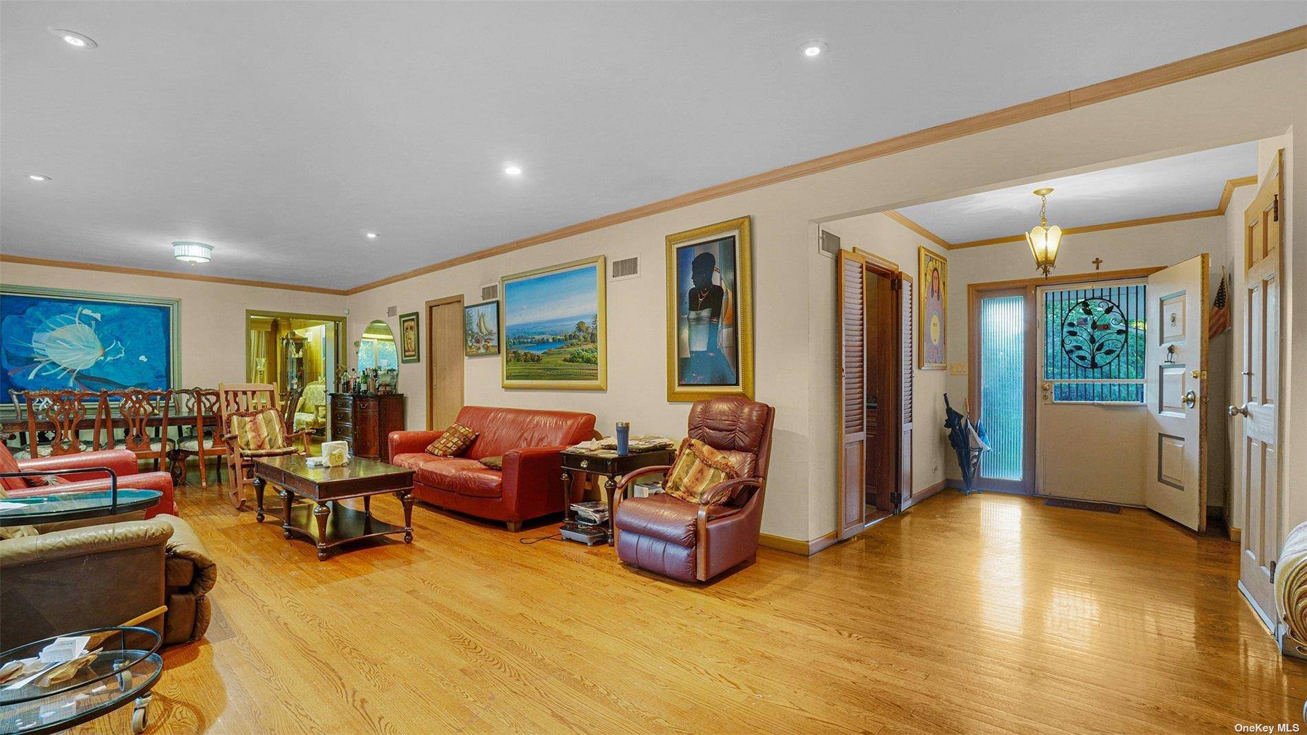 Hempstead, NY 11550,140 Long DR