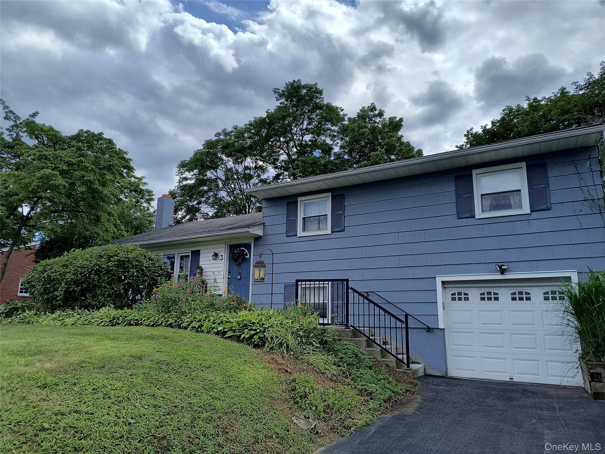 New Windsor, NY 12553,3 Saint Anne DR