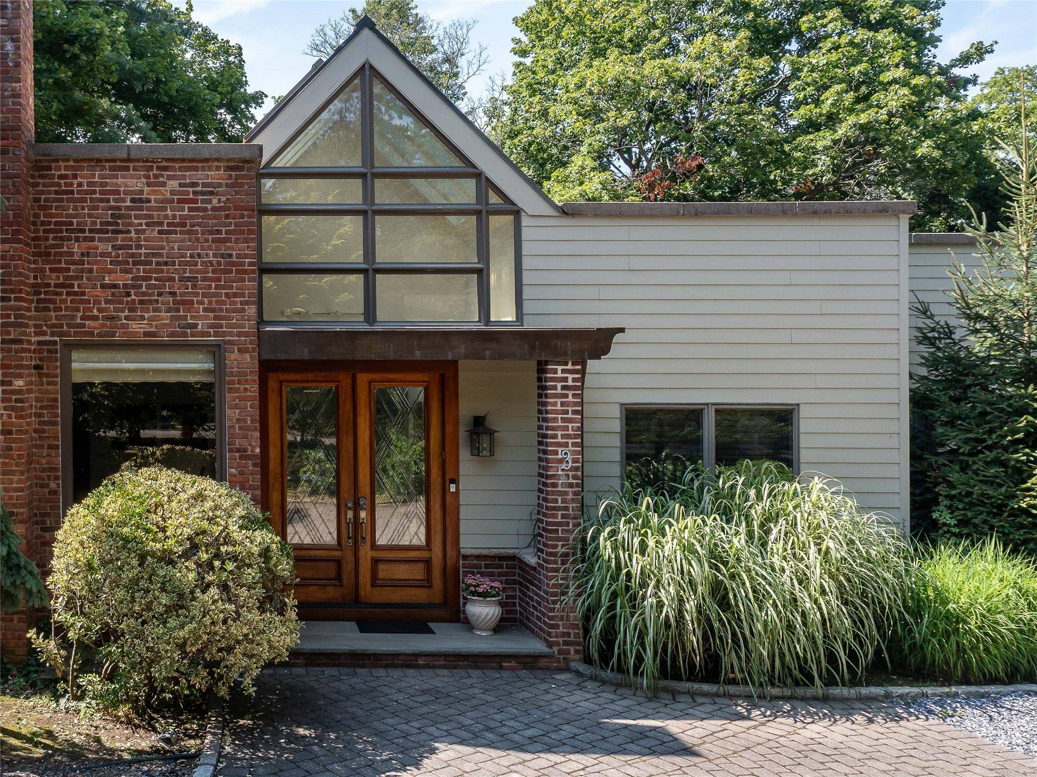 Manhasset, NY 11030,3 West DR