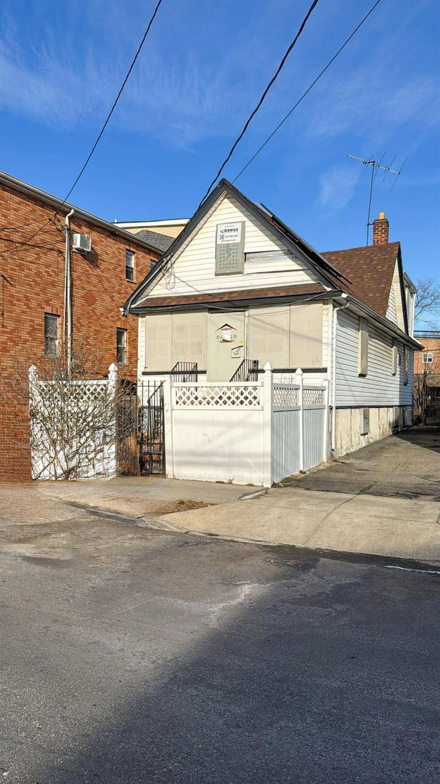 Jamaica, NY 11433,107-17 157th ST