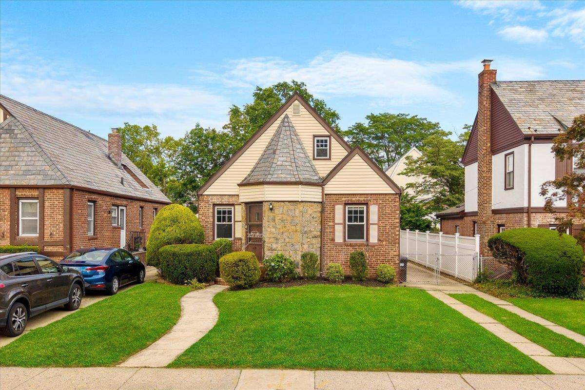 Bayside, NY 11364,48-31 212th Street