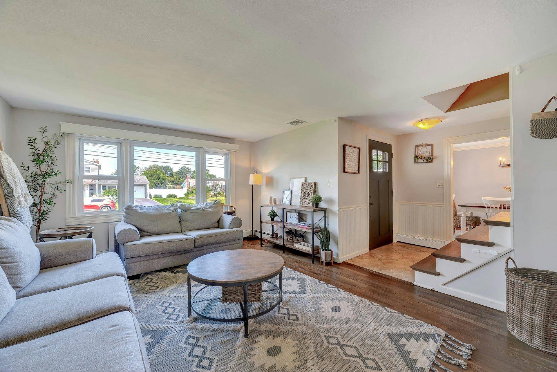 Sayville, NY 11782,19 Harp LN
