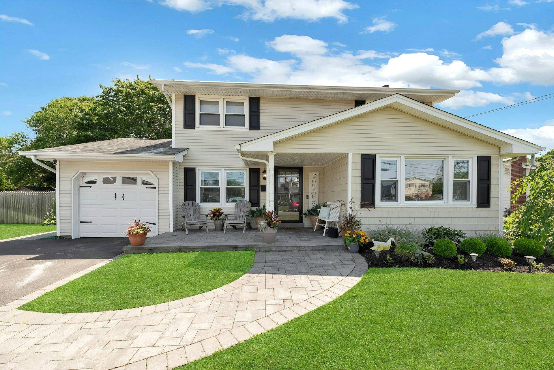 Sayville, NY 11782,19 Harp LN