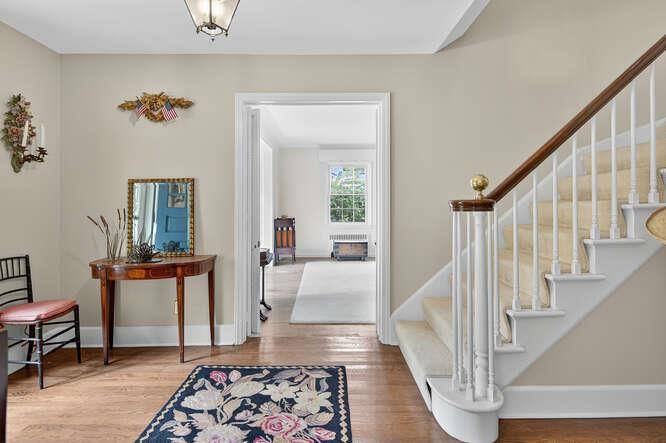Lattingtown, NY 11560,273 Bayville Road