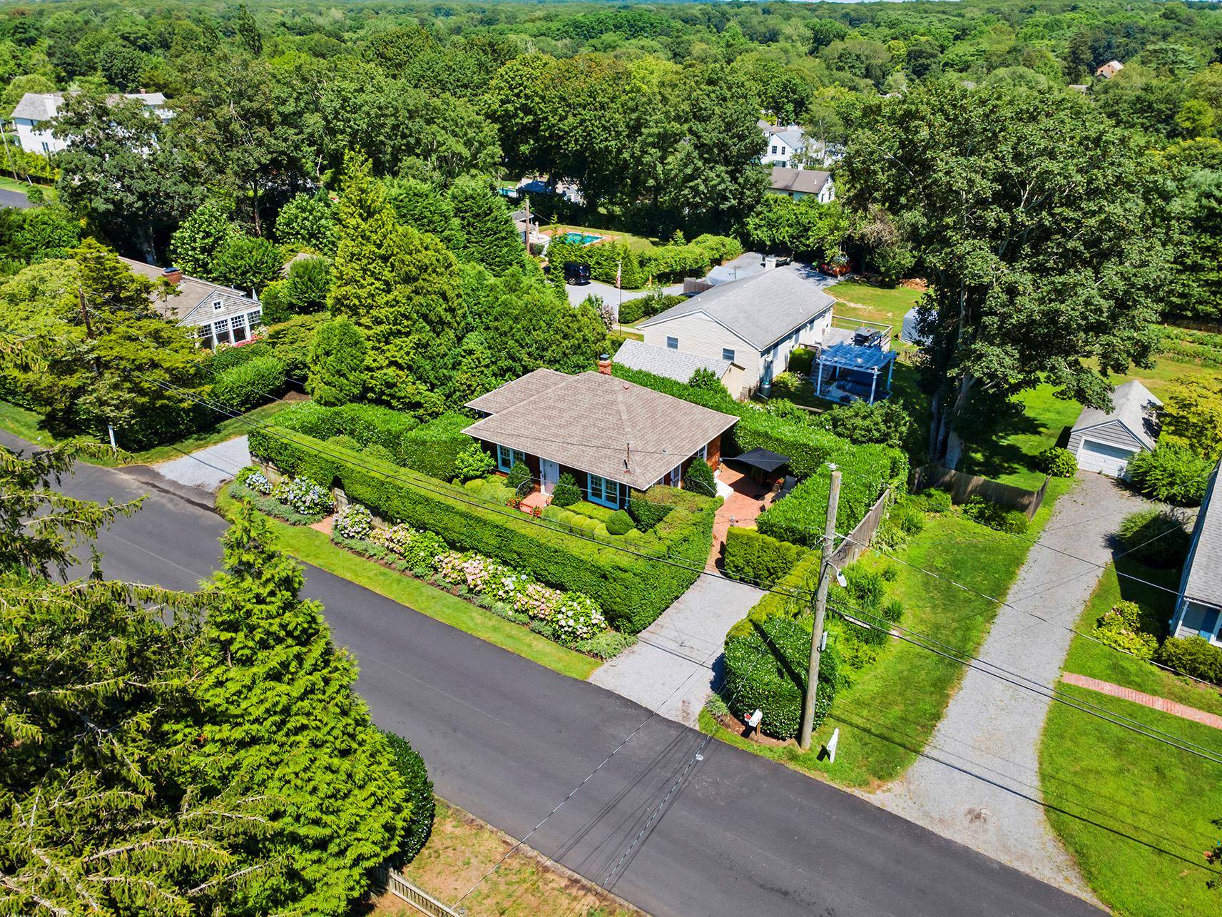 East Hampton, NY 11937,16 Miller LN