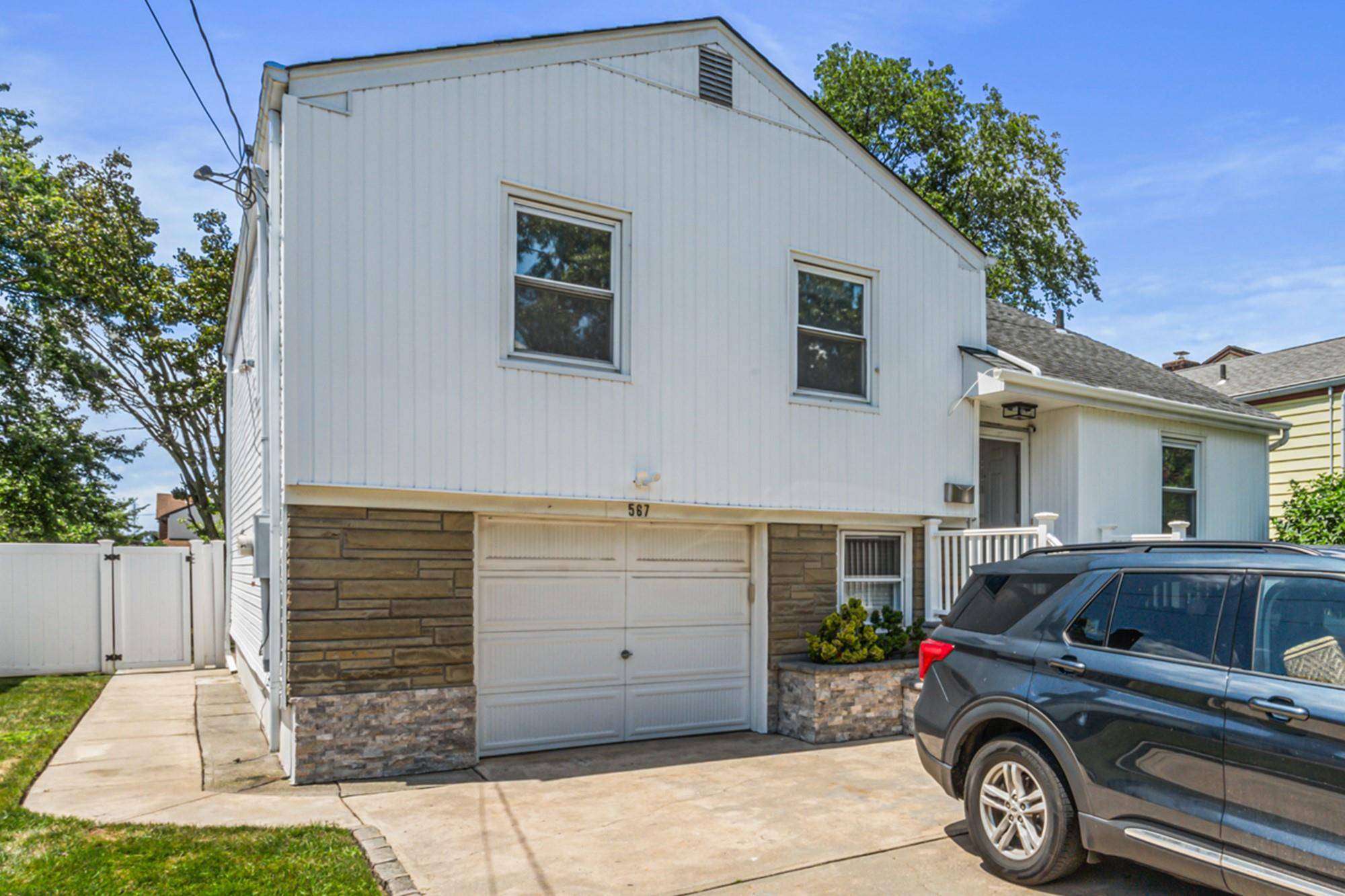 Cedarhurst, NY 11516,567 Oxford RD