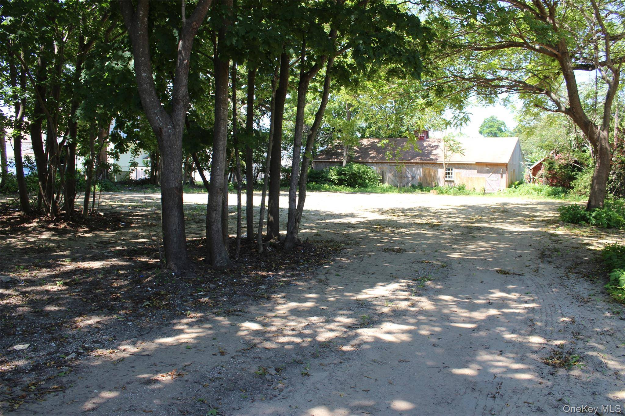 East Moriches, NY 11940,453 Montauk HWY