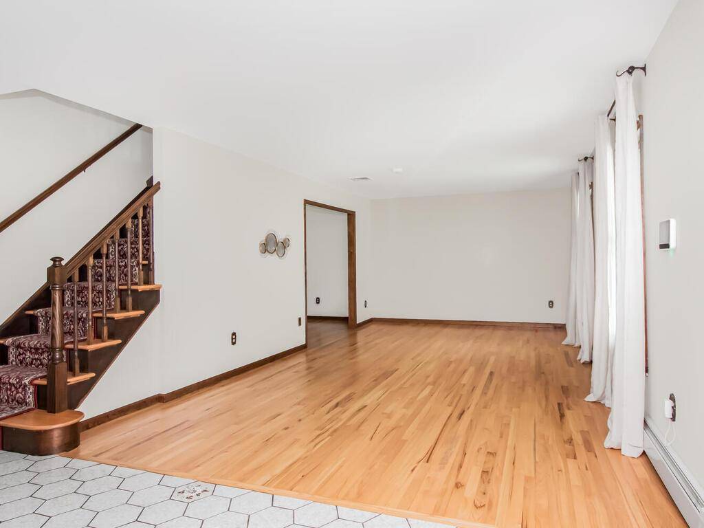 Tomkins Cove, NY 10980,113 Buckberg RD