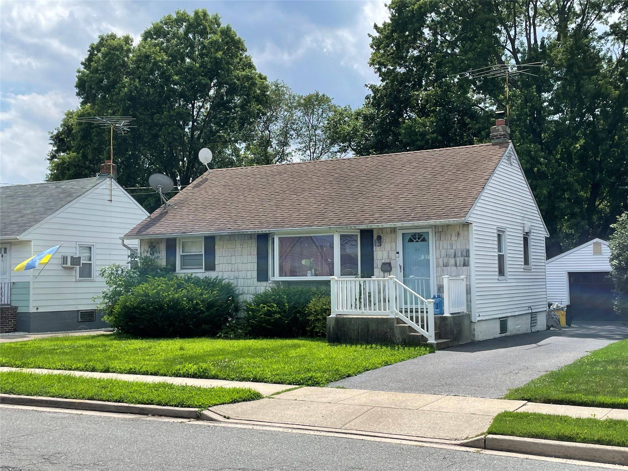 Hicksville, NY 11801,17 Kuhl AVE