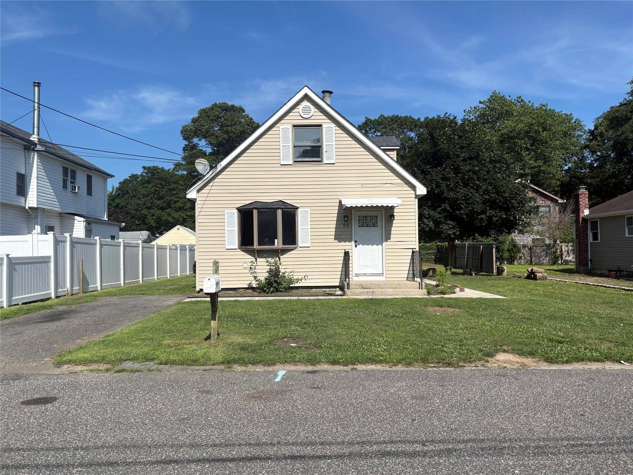 Mastic Beach, NY 11951,99 Lynbrook DR