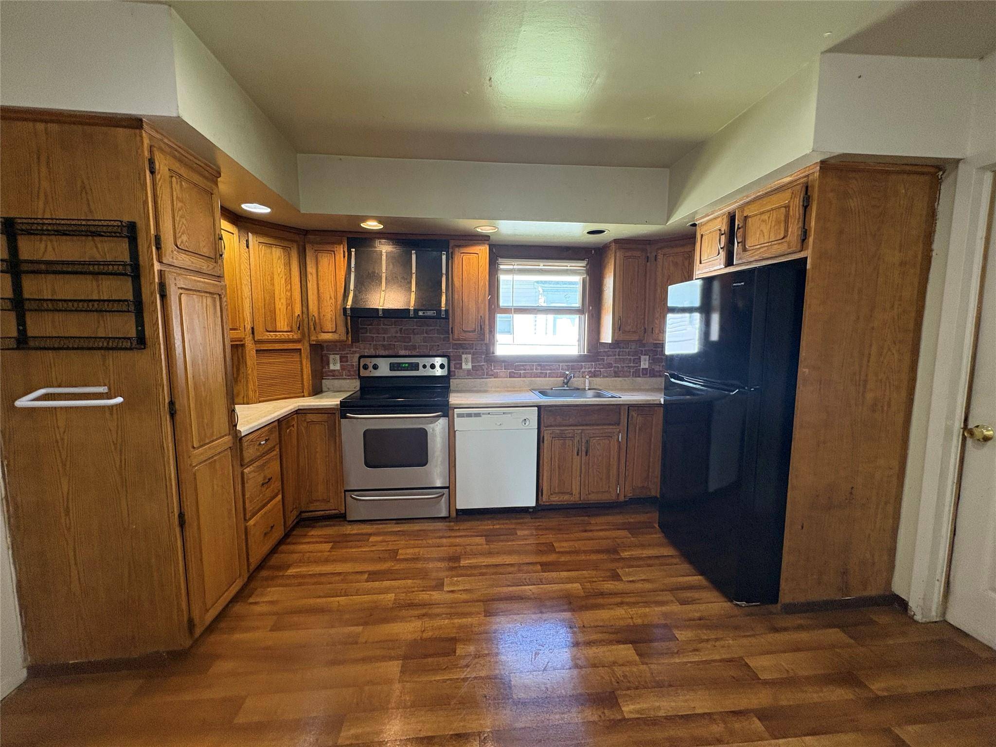Mastic Beach, NY 11951,99 Lynbrook DR