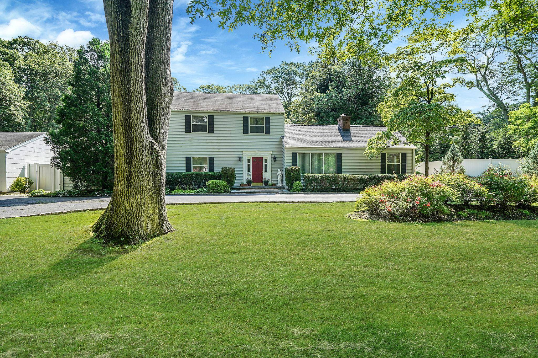 South Huntington, NY 11746,178 Beverly RD