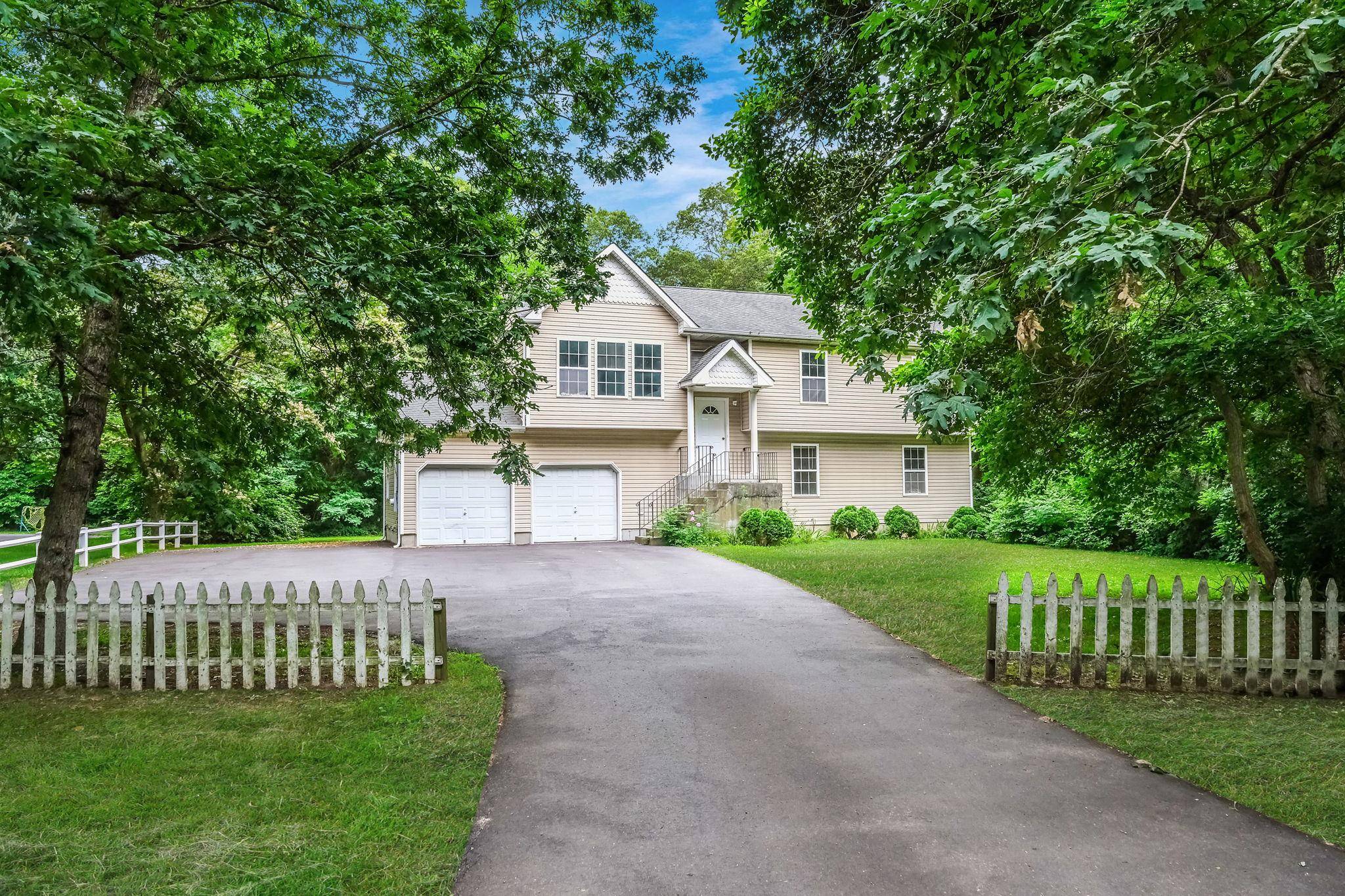 Holtsville, NY 11742,627 Blue Point RD