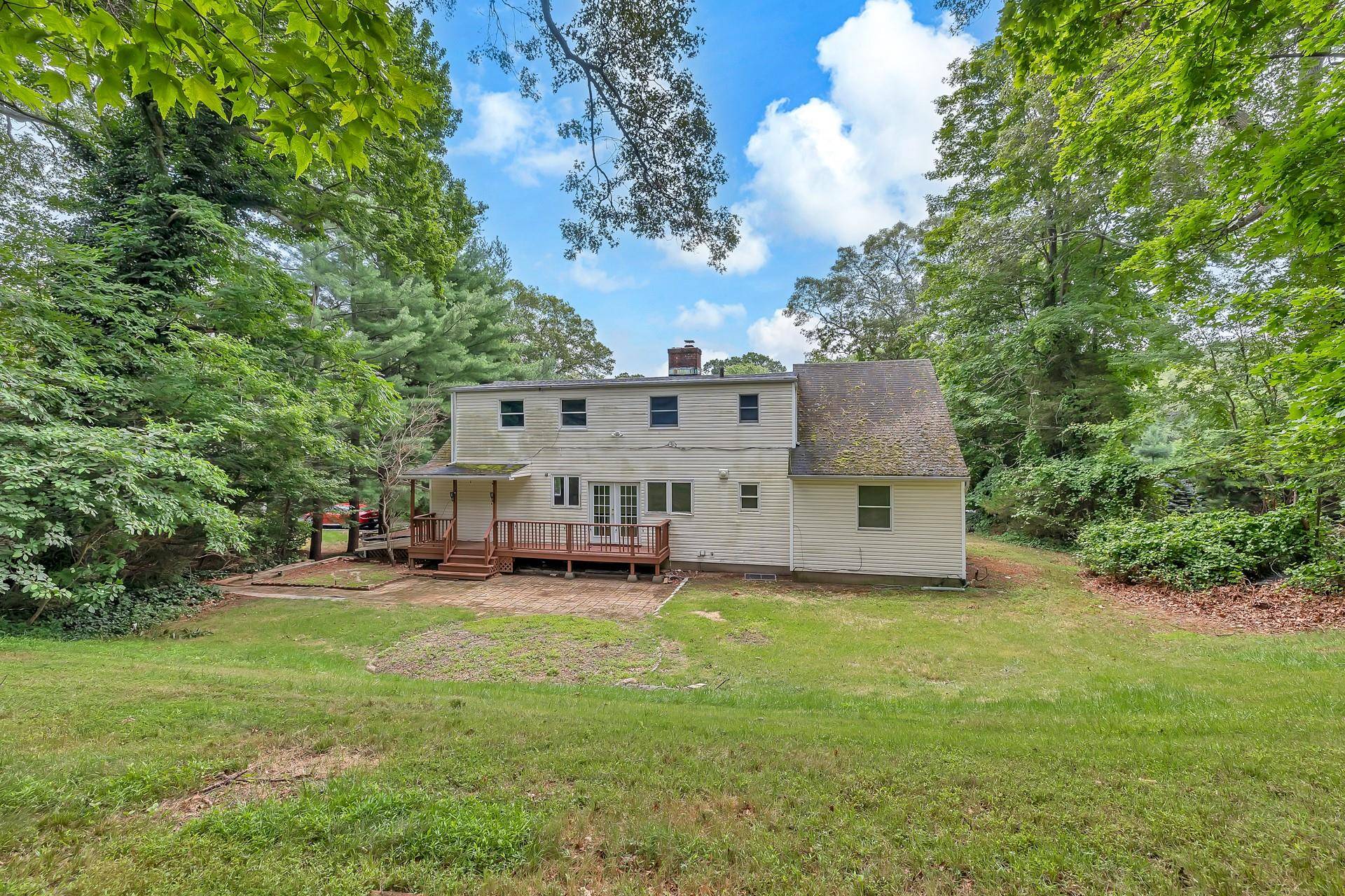 Huntington, NY 11743,297 Woodbury RD
