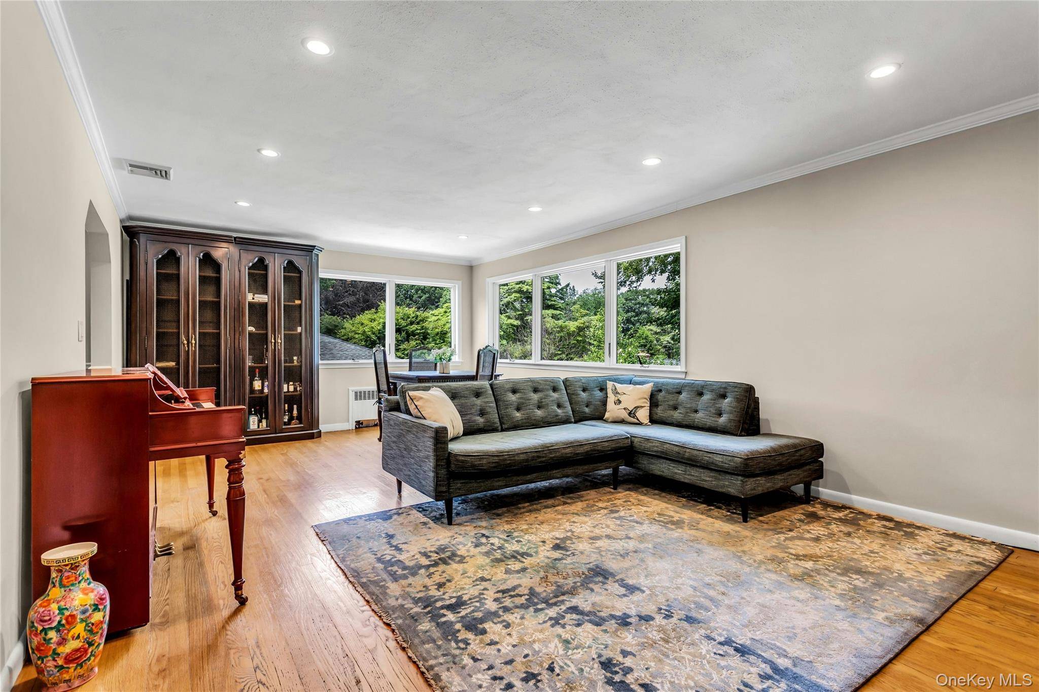 Oyster Bay, NY 11771,870 Heights PL