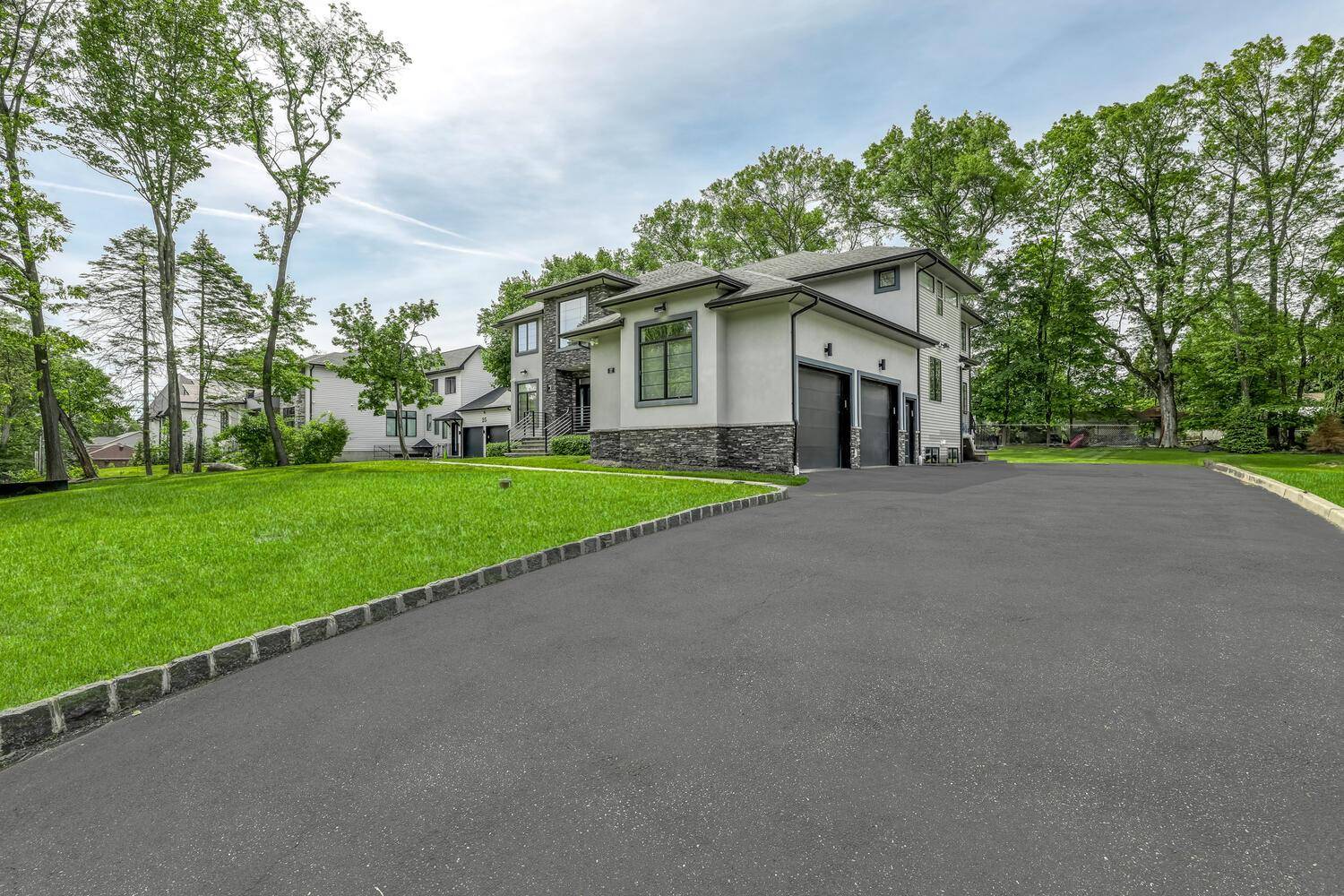 Monsey, NY 10952,27 Highview RD