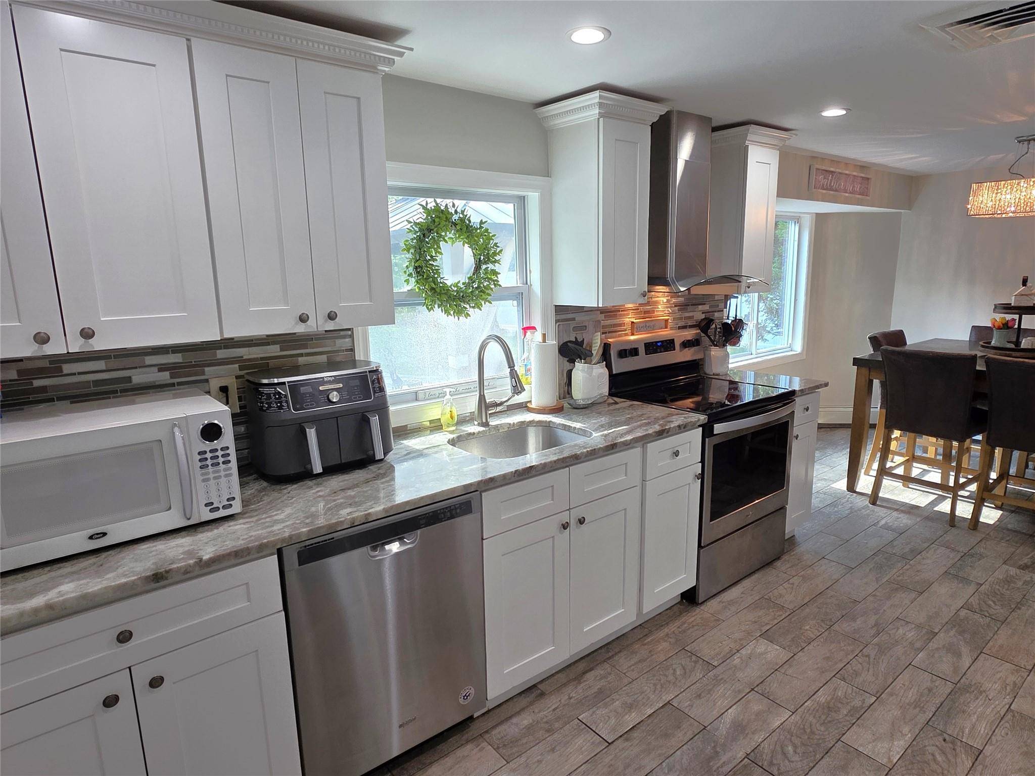 Lake Grove, NY 11755,27 Summerfield DR