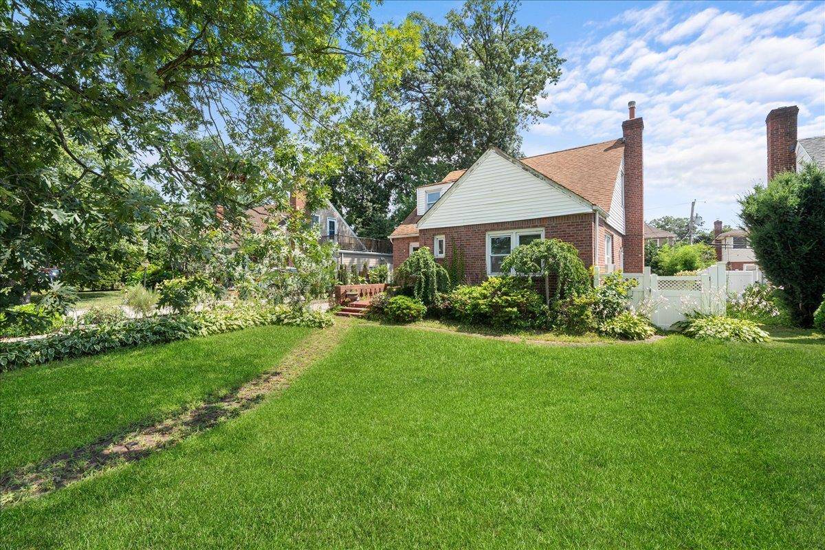 New Hyde Park, NY 11040,1752 New Hyde Park RD