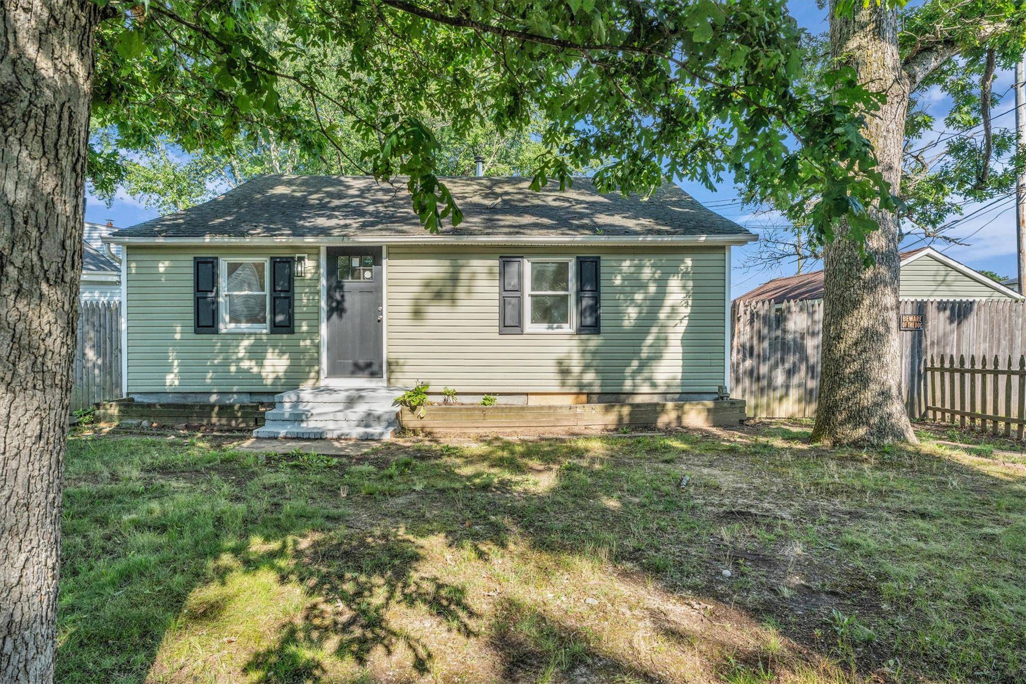 North Babylon, NY 11703,69 Commack RD