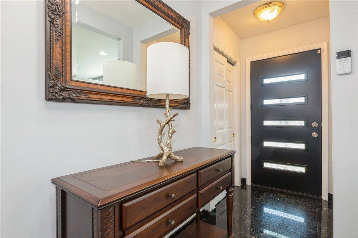 Westbury, NY 11590,739 Franklin ST