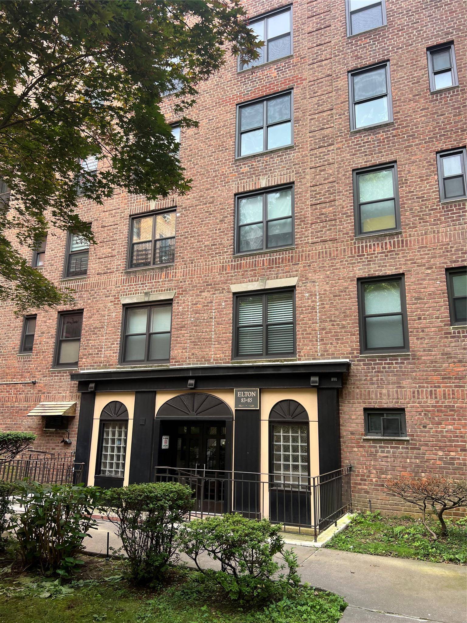 Woodhaven, NY 11421,8385 Woodhaven BLVD #3R