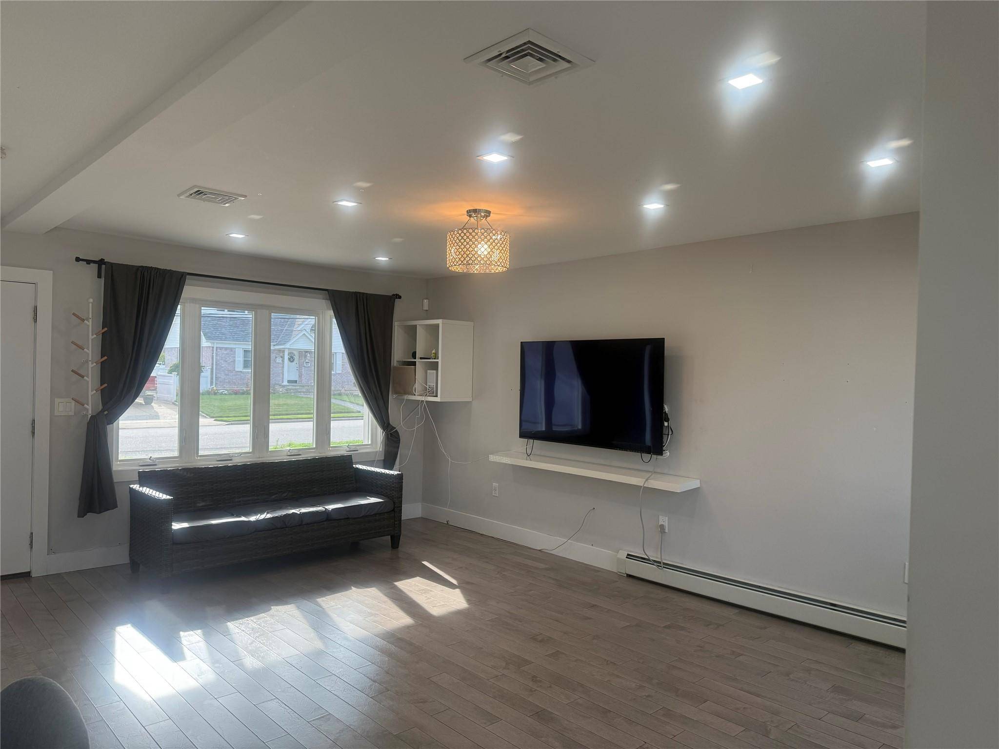 Farmingdale, NY 11735,59 Cedar DR