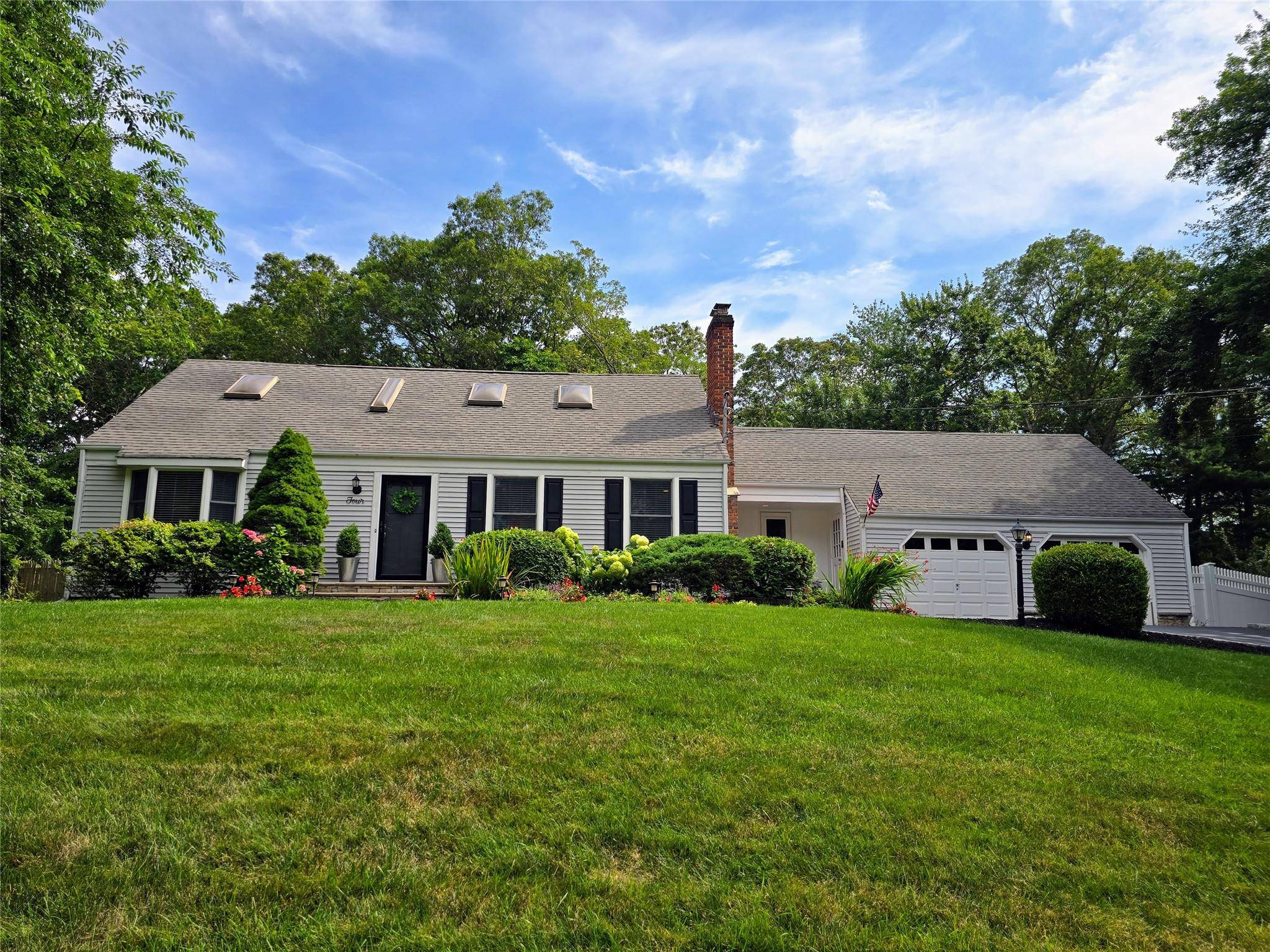 Middle Island, NY 11953,4 Greenway DR