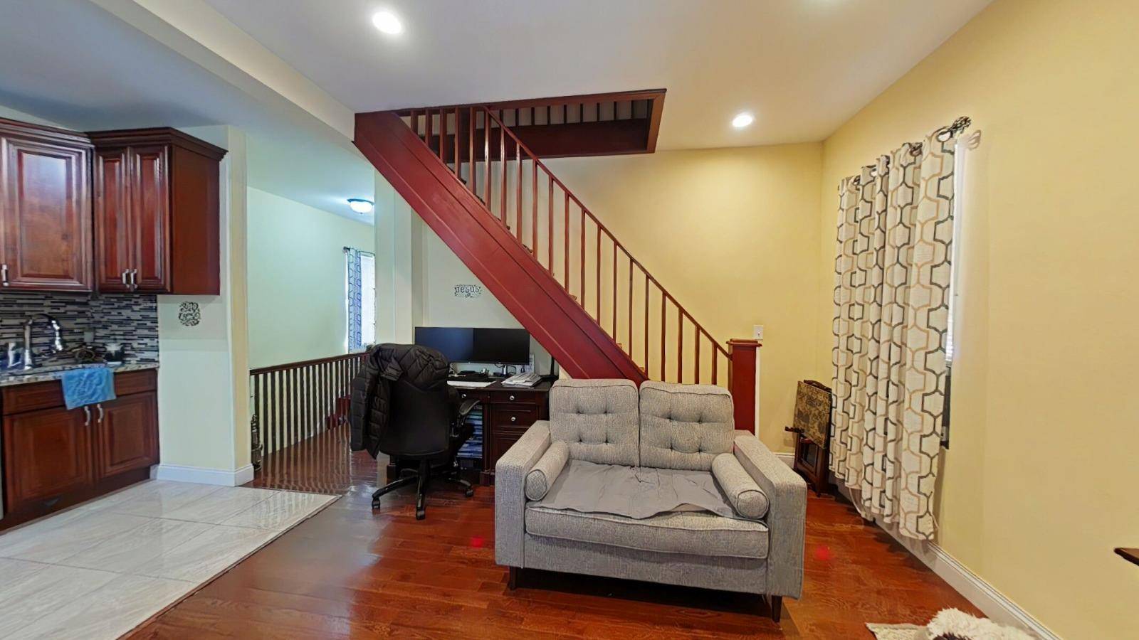 Bronx, NY 10461,2868 Roebling AVE
