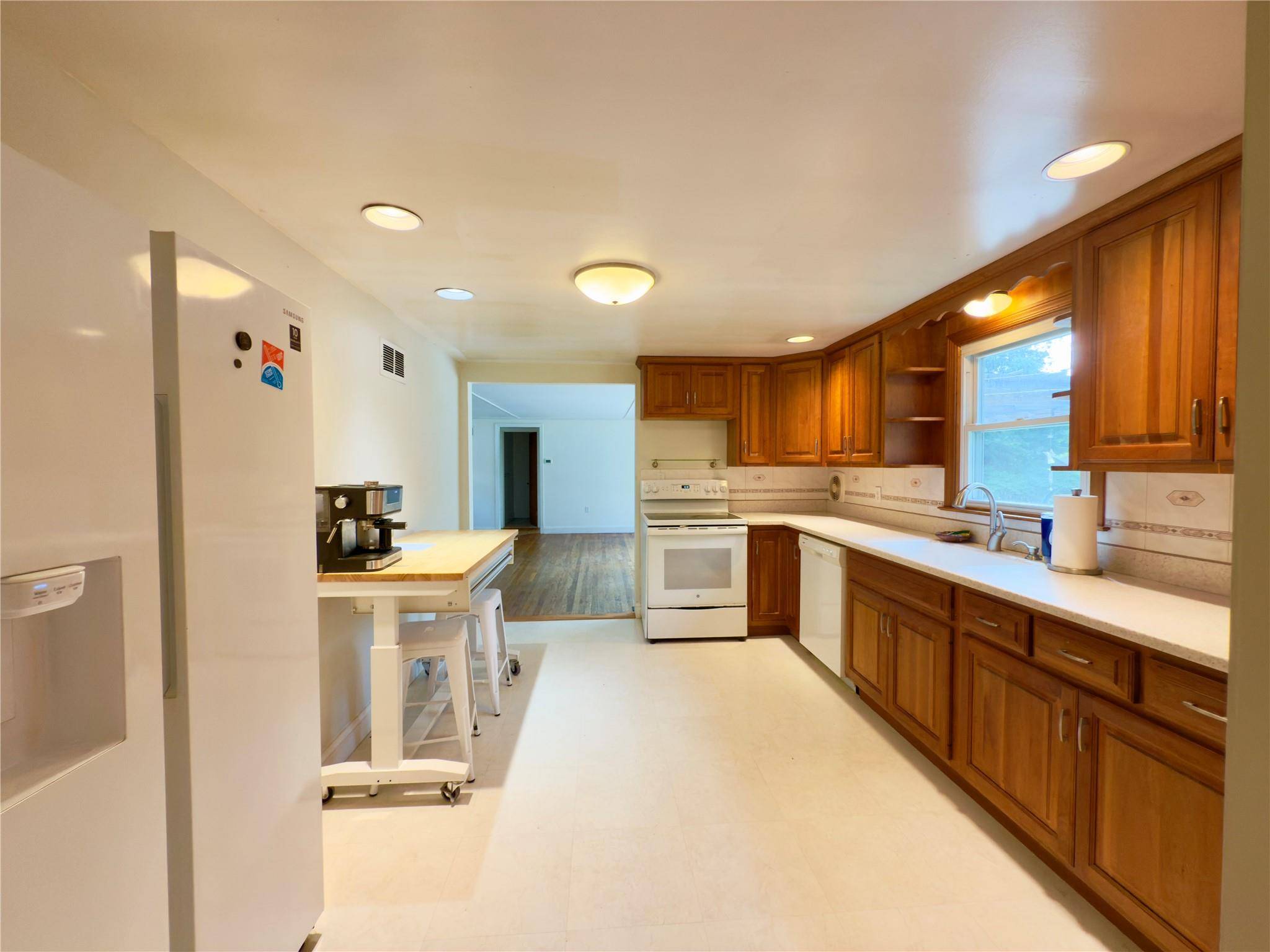 Rhinebeck, NY 12572,8 Manor RD