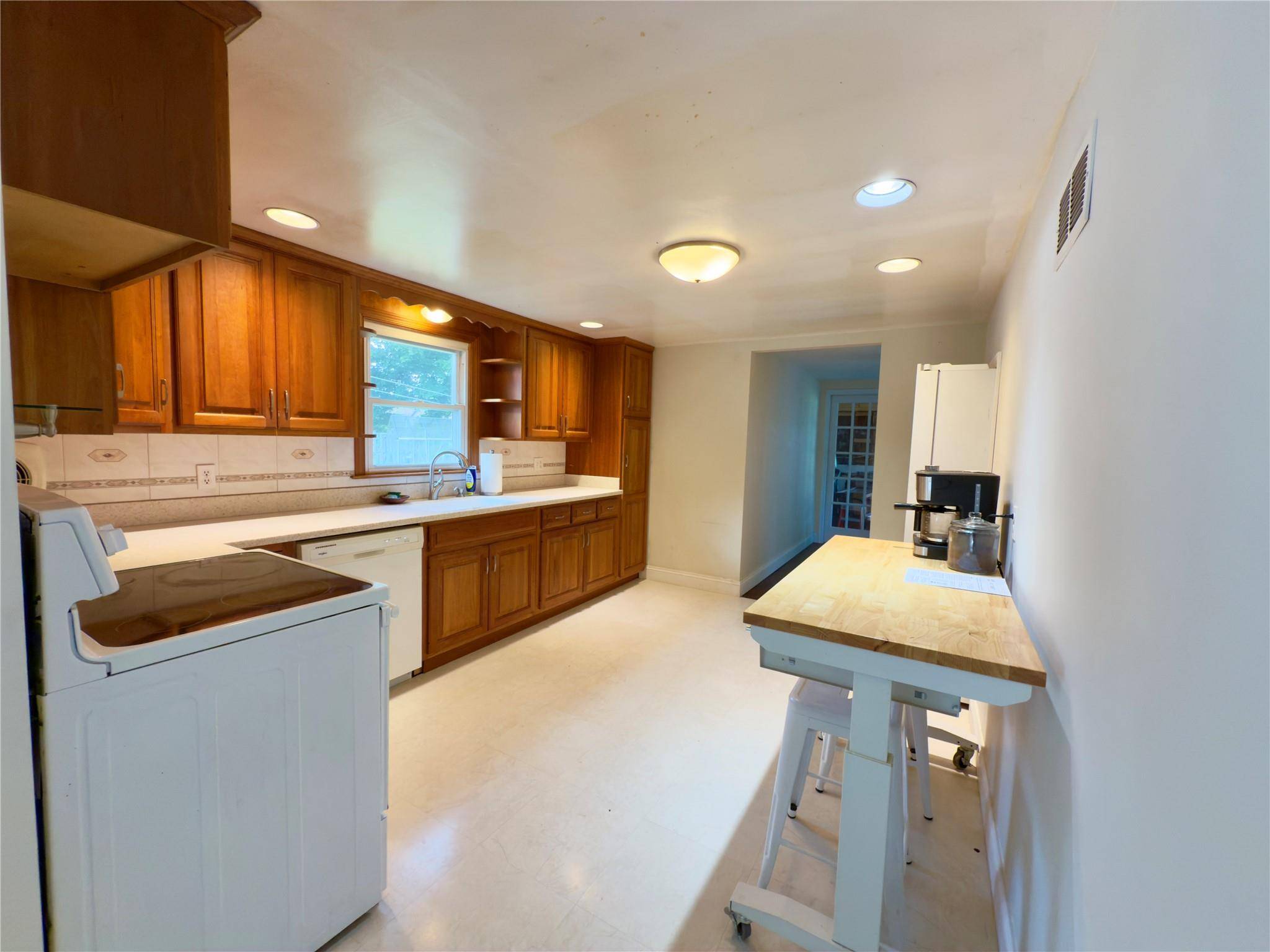 Rhinebeck, NY 12572,8 Manor RD