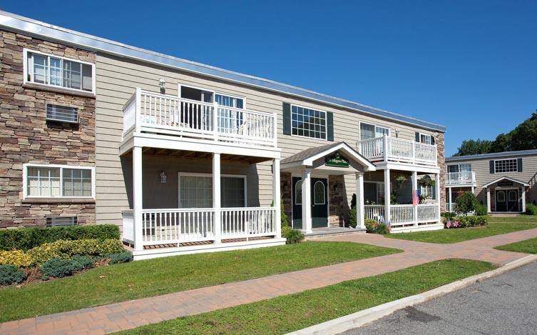 West Babylon, NY 11704,110 Magaw PL #B15
