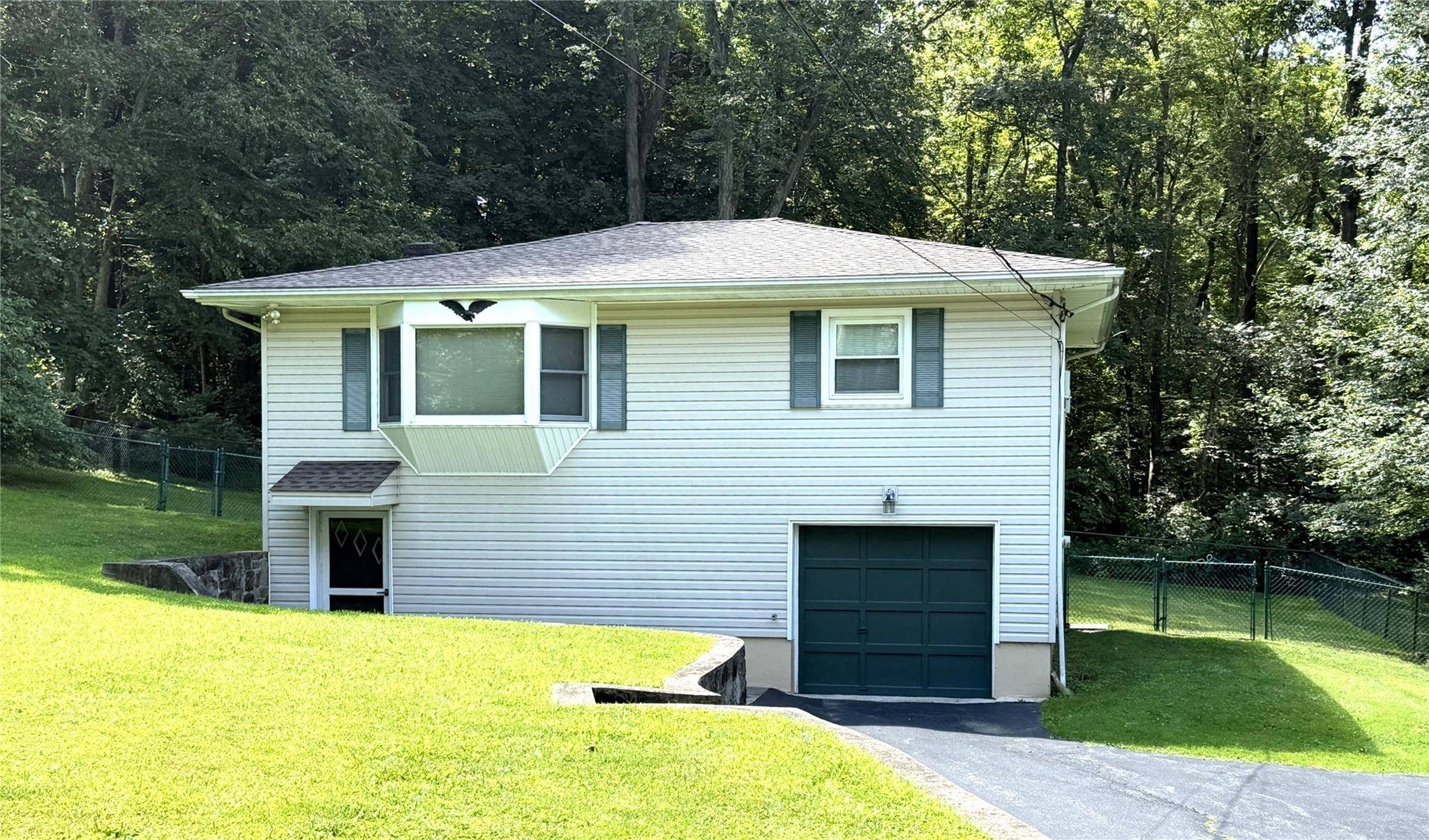 Mohegan Lake, NY 10547,1623 Strawberry RD