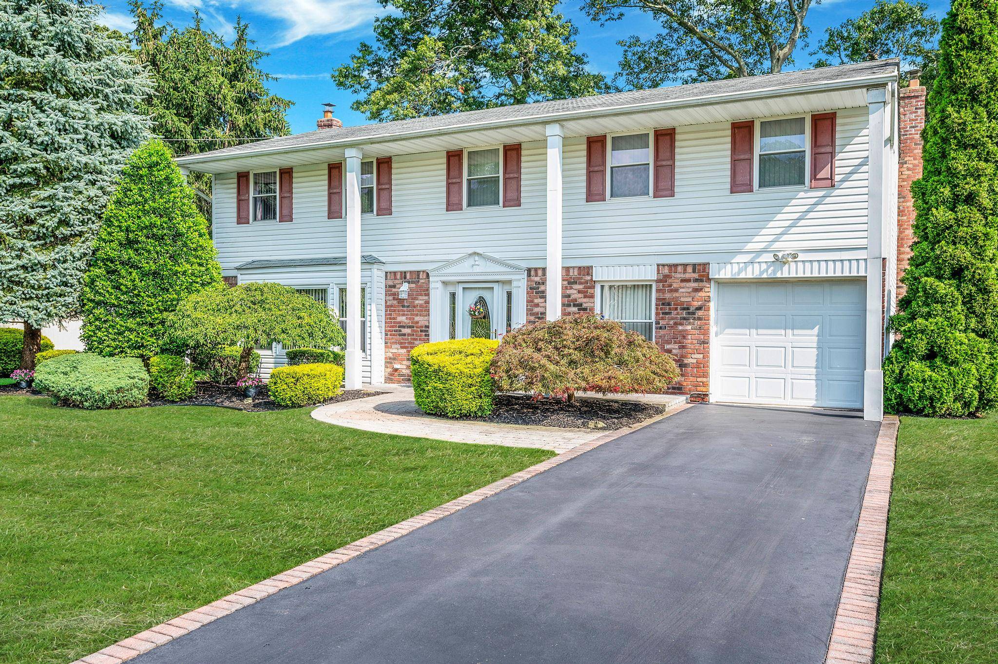 Lake Grove, NY 11755,14 Milhouse LN
