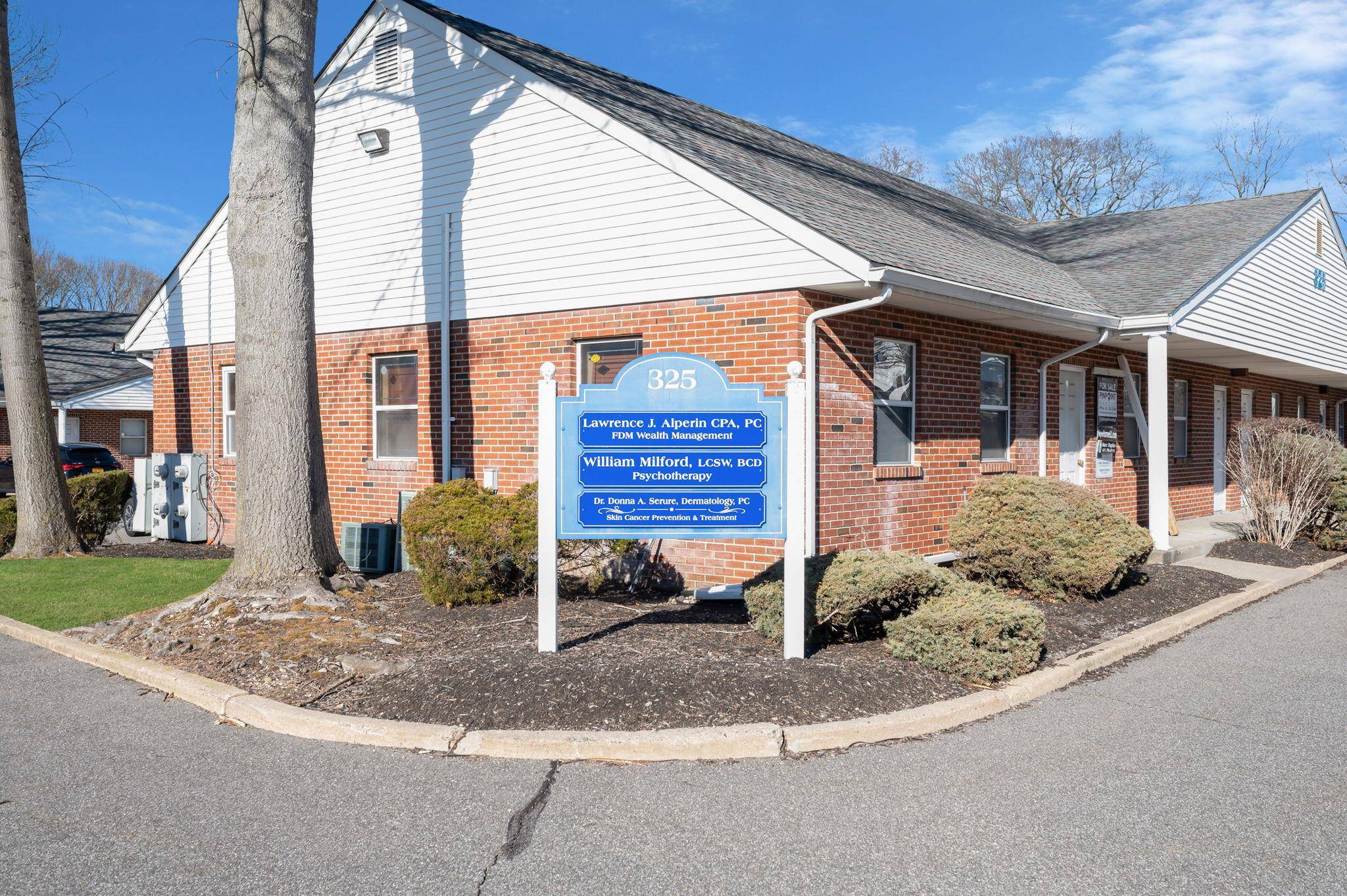 Smithtown, NY 11787,325 Middle Country Raod