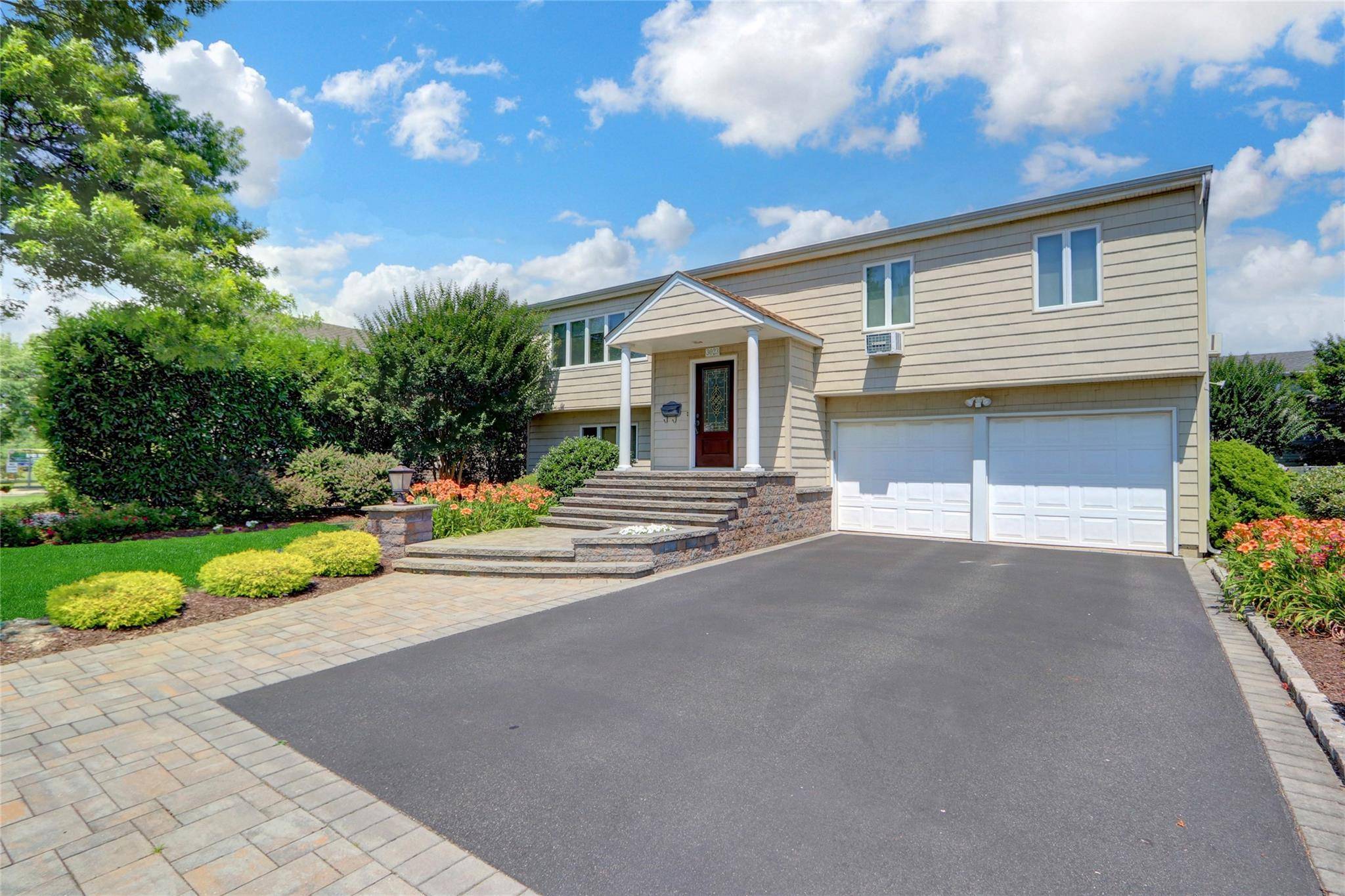 Bellmore, NY 11710,3023 Ira RD