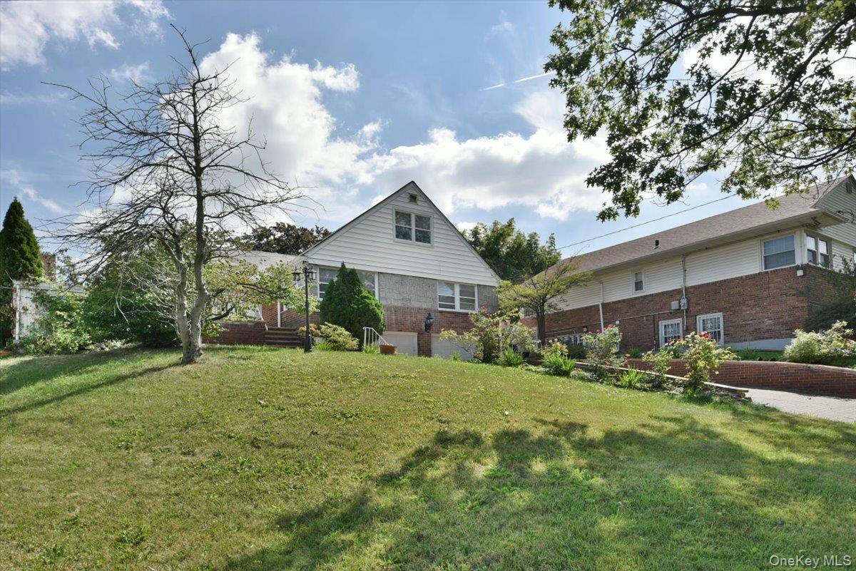 Holliswood, NY 11423,8601 Marengo ST